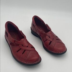 Clarks Women's Red Leather Shoes Mary Jane cutout women 6.5M casual office Y2K